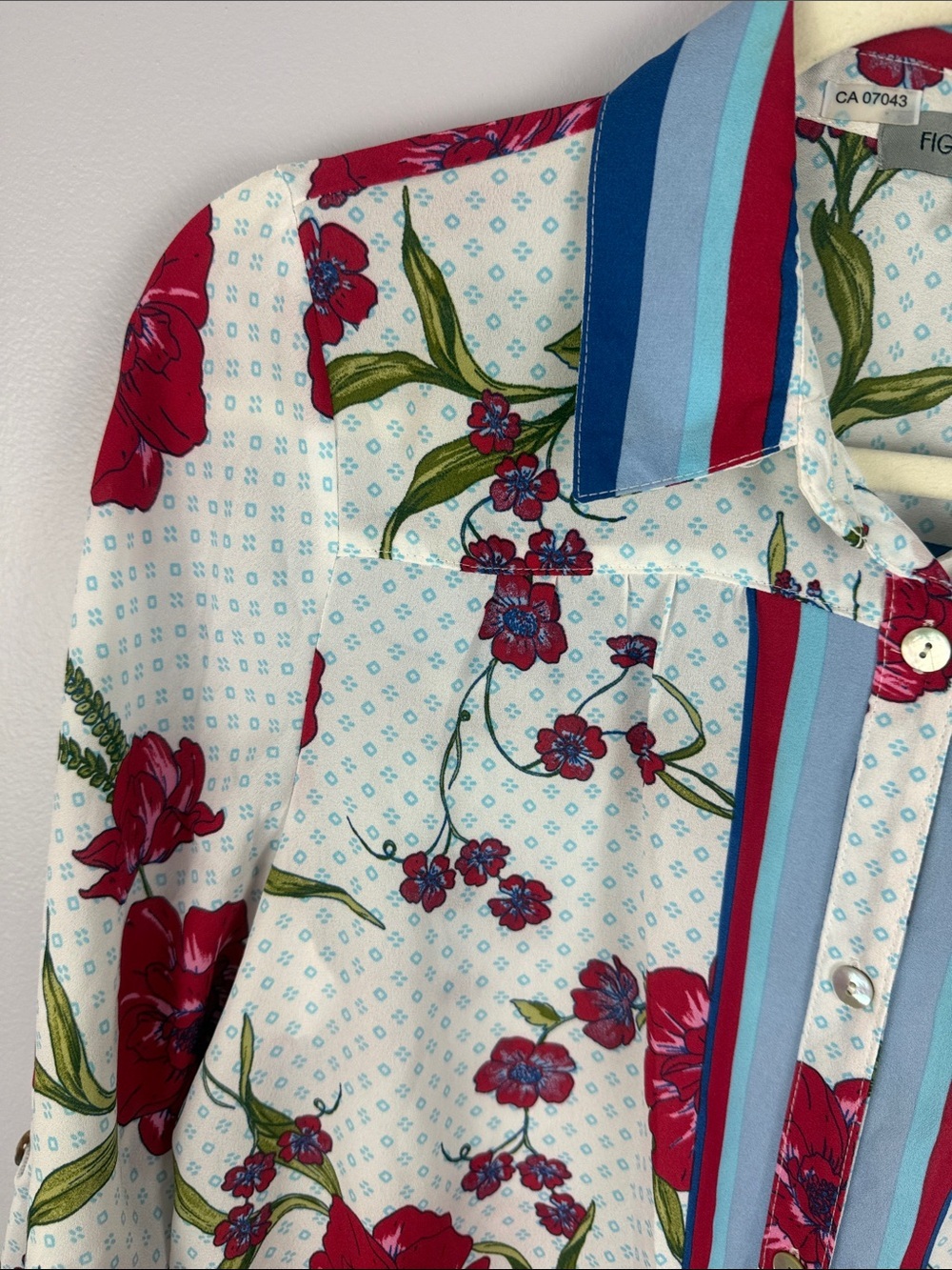 Figueroa & Flower Button-Front Floral Geometric Tie-Hem Medium Shirt Red Floral - Picture 7 of 12